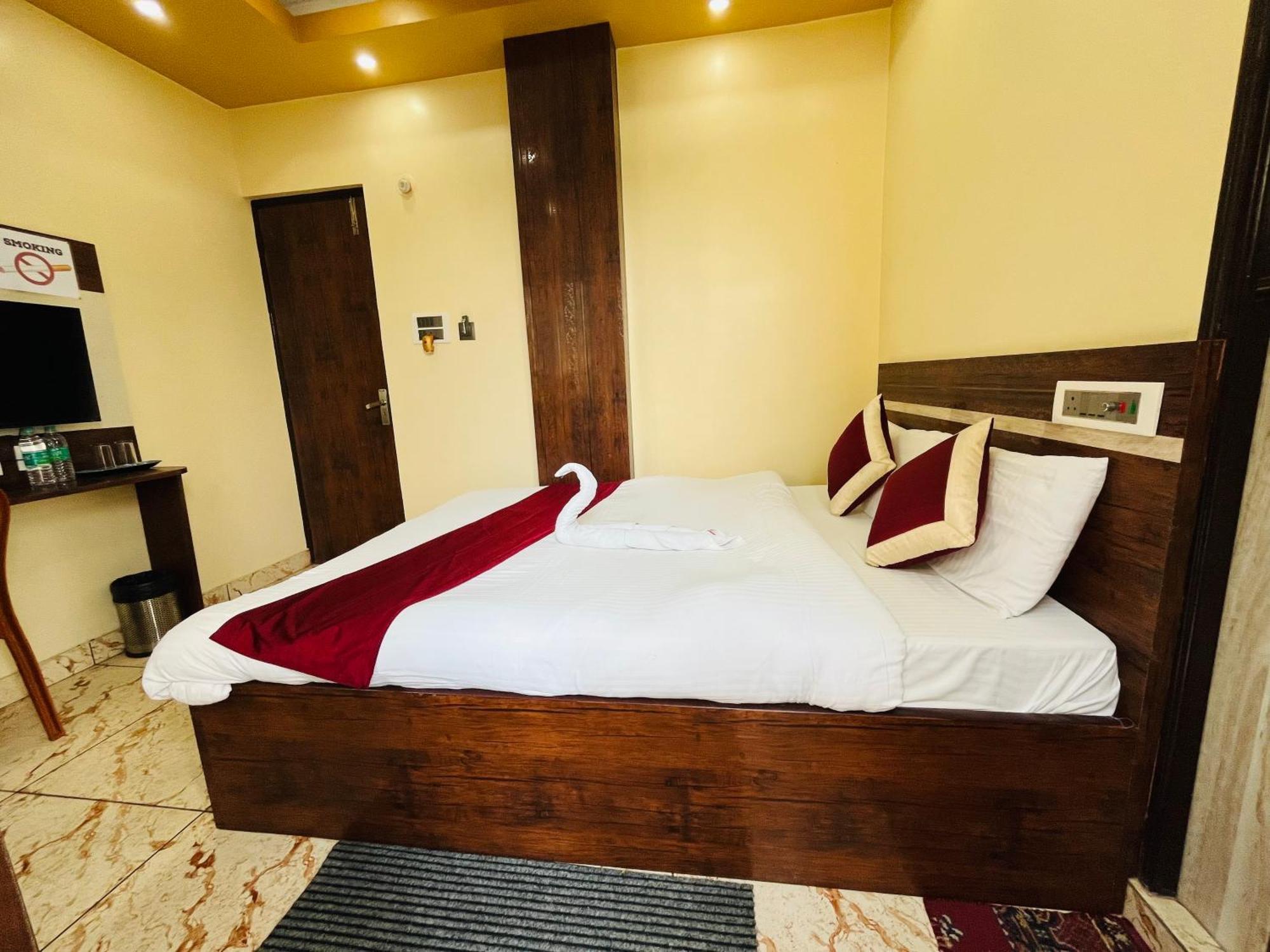 כלכותה Hotel Kanan Inn מראה חיצוני תמונה