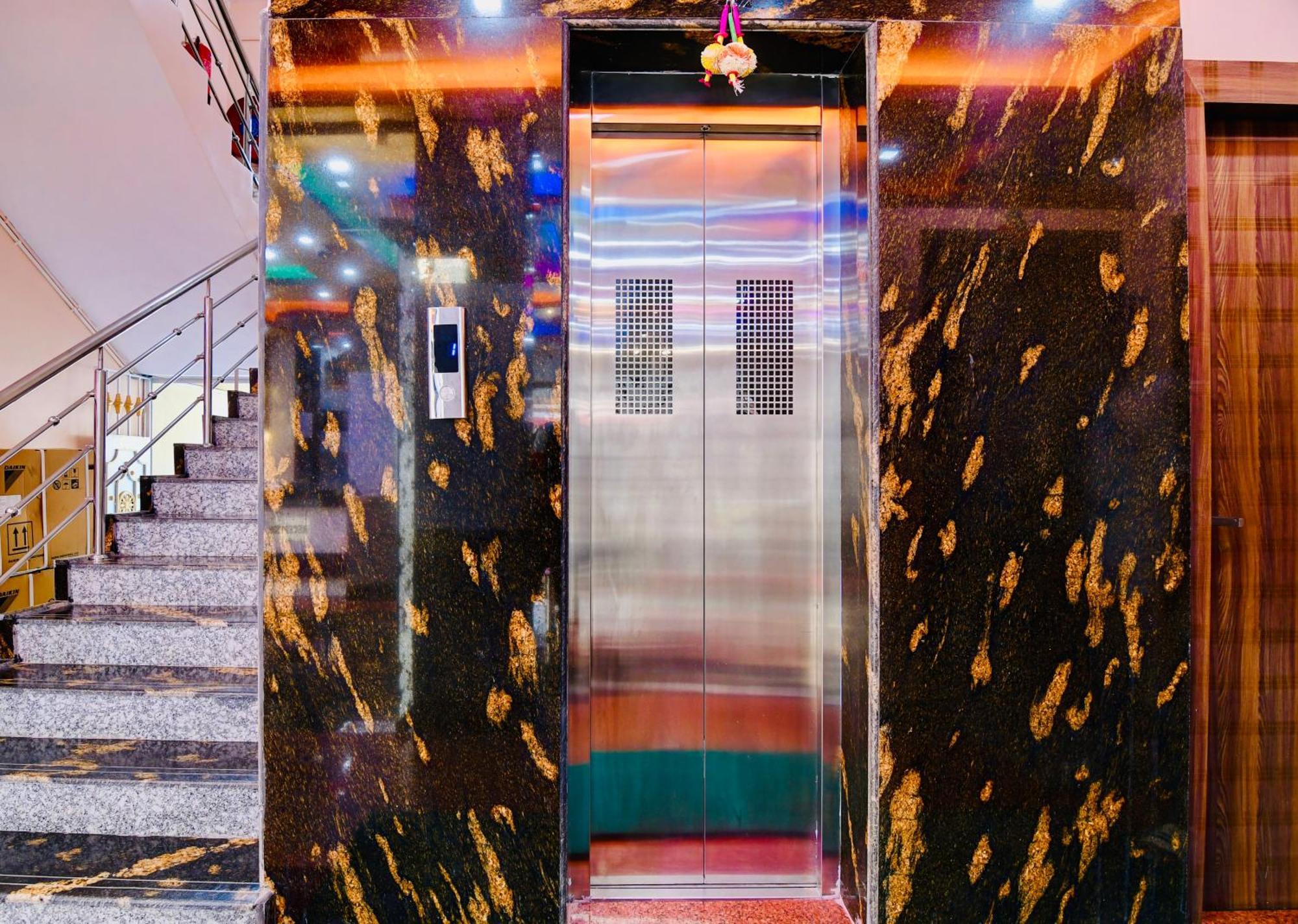 כלכותה Hotel Kanan Inn מראה חיצוני תמונה