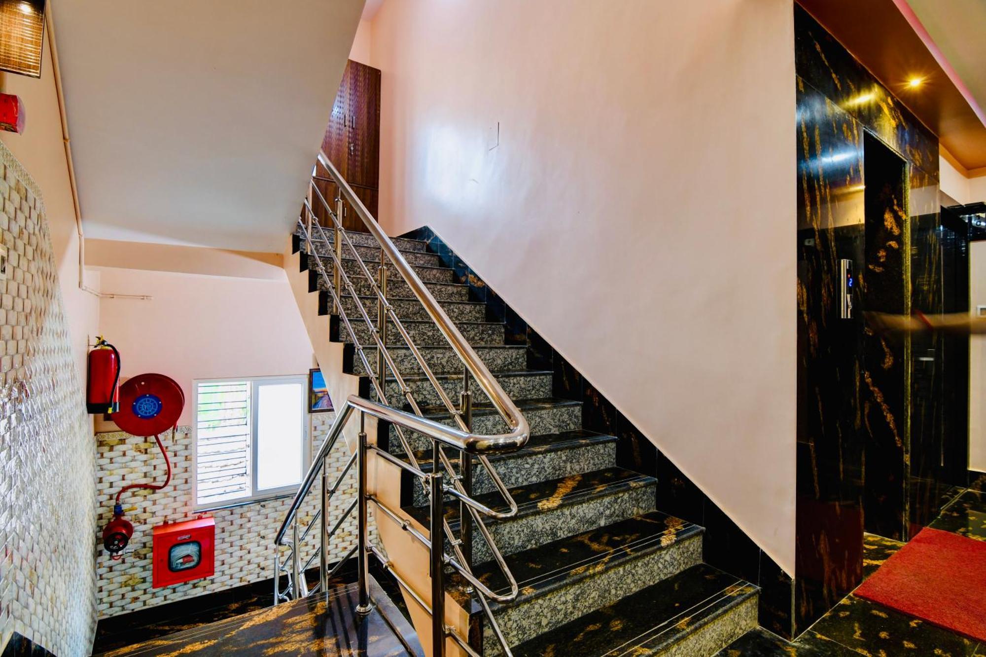 כלכותה Hotel Kanan Inn מראה חיצוני תמונה