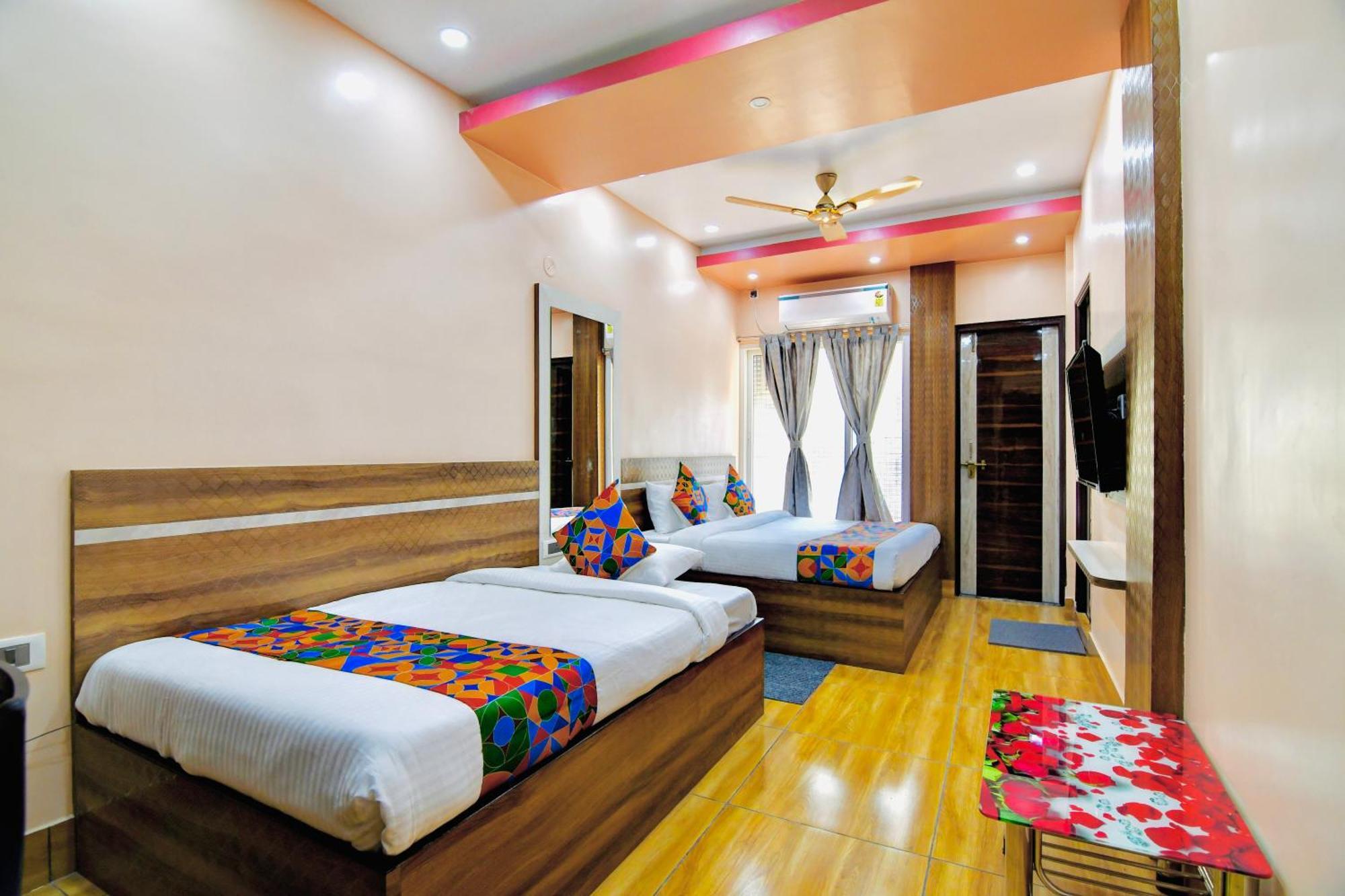 כלכותה Hotel Kanan Inn מראה חיצוני תמונה