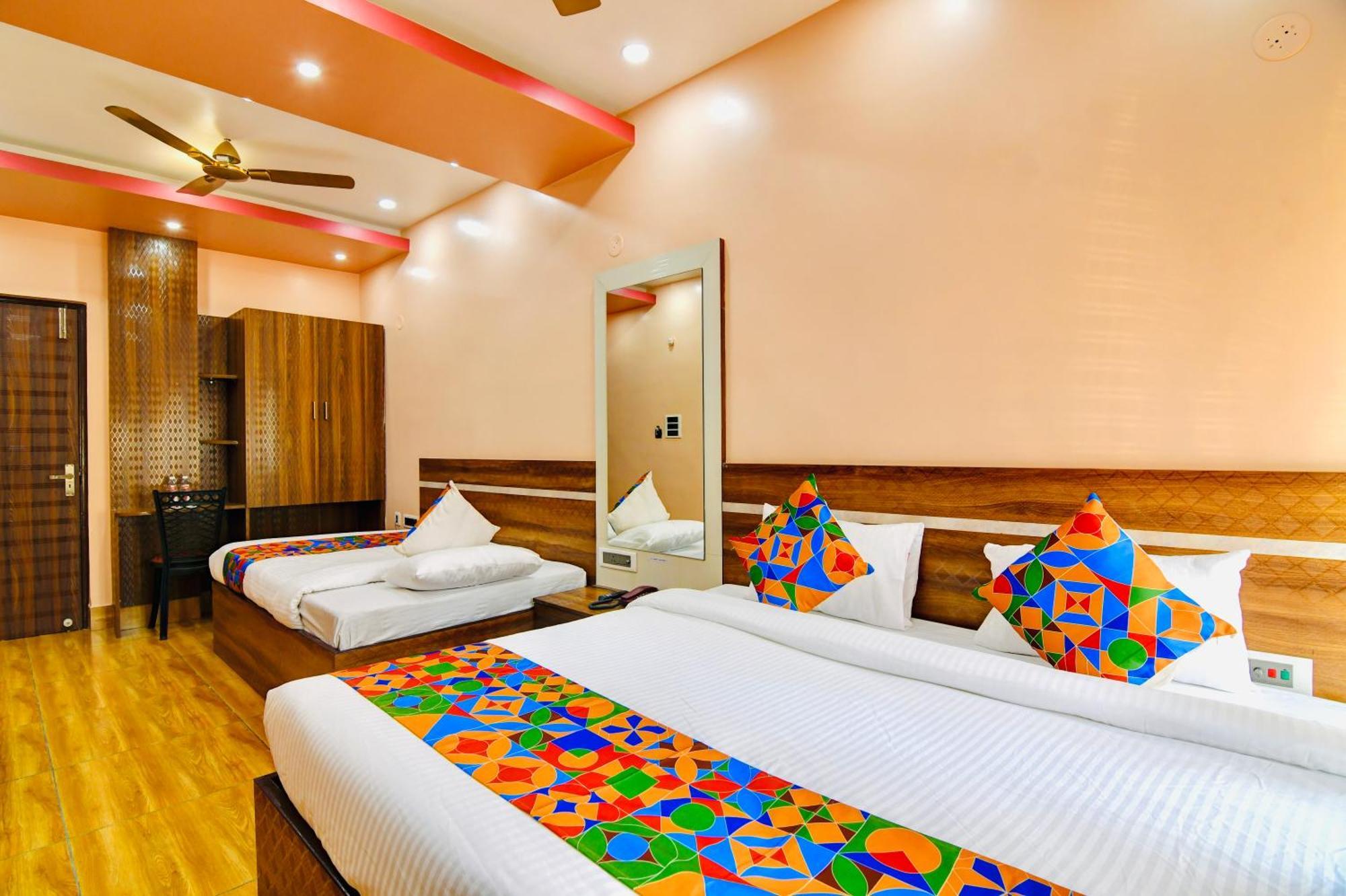 כלכותה Hotel Kanan Inn מראה חיצוני תמונה