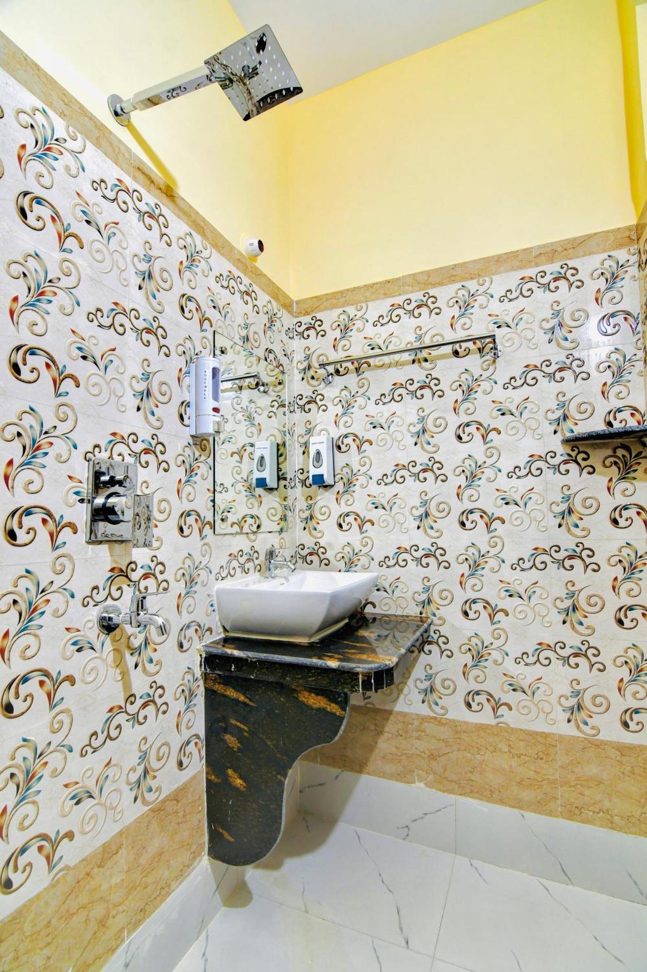 כלכותה Hotel Kanan Inn מראה חיצוני תמונה